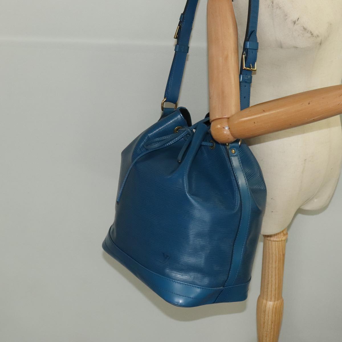 LOUIS VUITTON Epi Noe Shoulder Bag Toledo Blue M44005 LV Auth fm4075