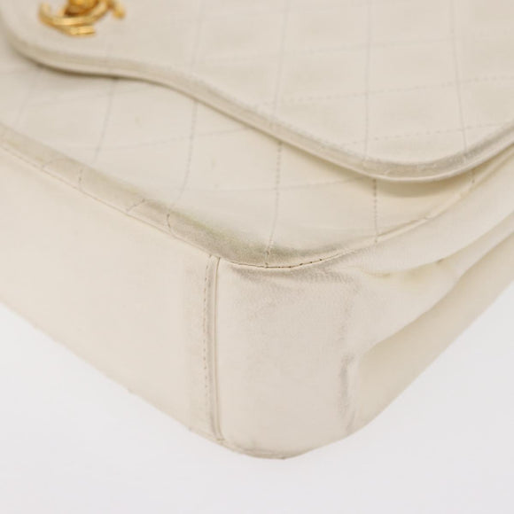 CHANEL Matelasse 25 Chain Shoulder Bag Leather White Gold CC Auth gh1552