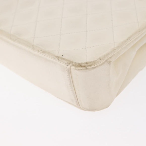 CHANEL Matelasse 25 Chain Shoulder Bag Leather White Gold CC Auth gh1552