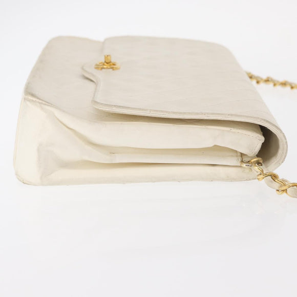 CHANEL Matelasse 25 Chain Shoulder Bag Leather White Gold CC Auth gh1552