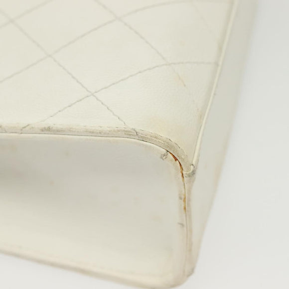 CHANEL Matelasse Chain Shoulder Bag Caviar Skin White Gold CC Auth gh580