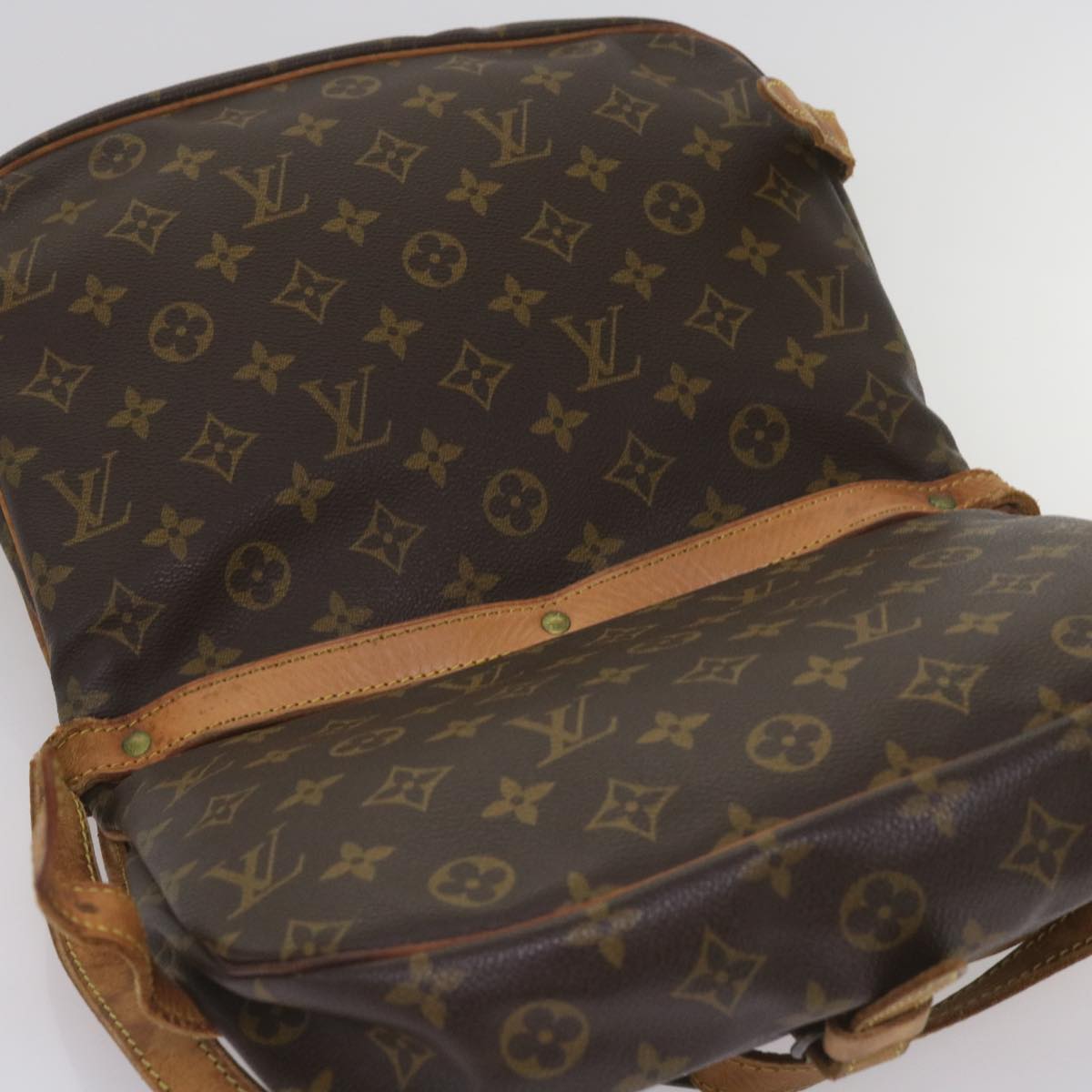 LOUIS VUITTON Monogram Saumur 30 Shoulder Bag M42256 LV Auth hk1165