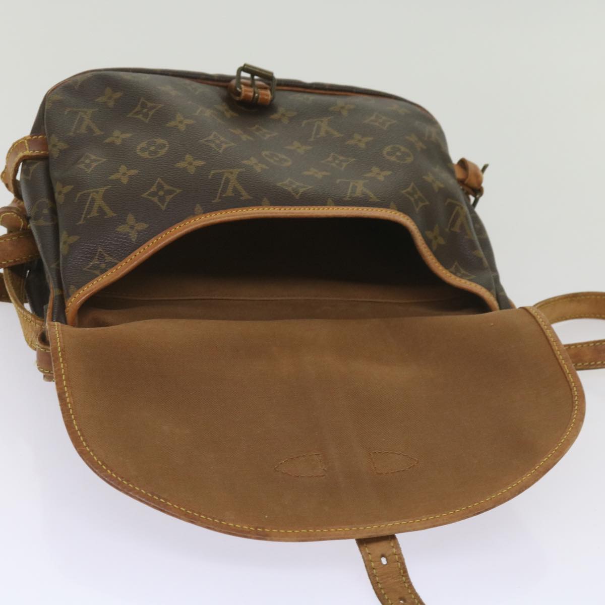 LOUIS VUITTON Monogram Saumur 30 Shoulder Bag M42256 LV Auth hk1165