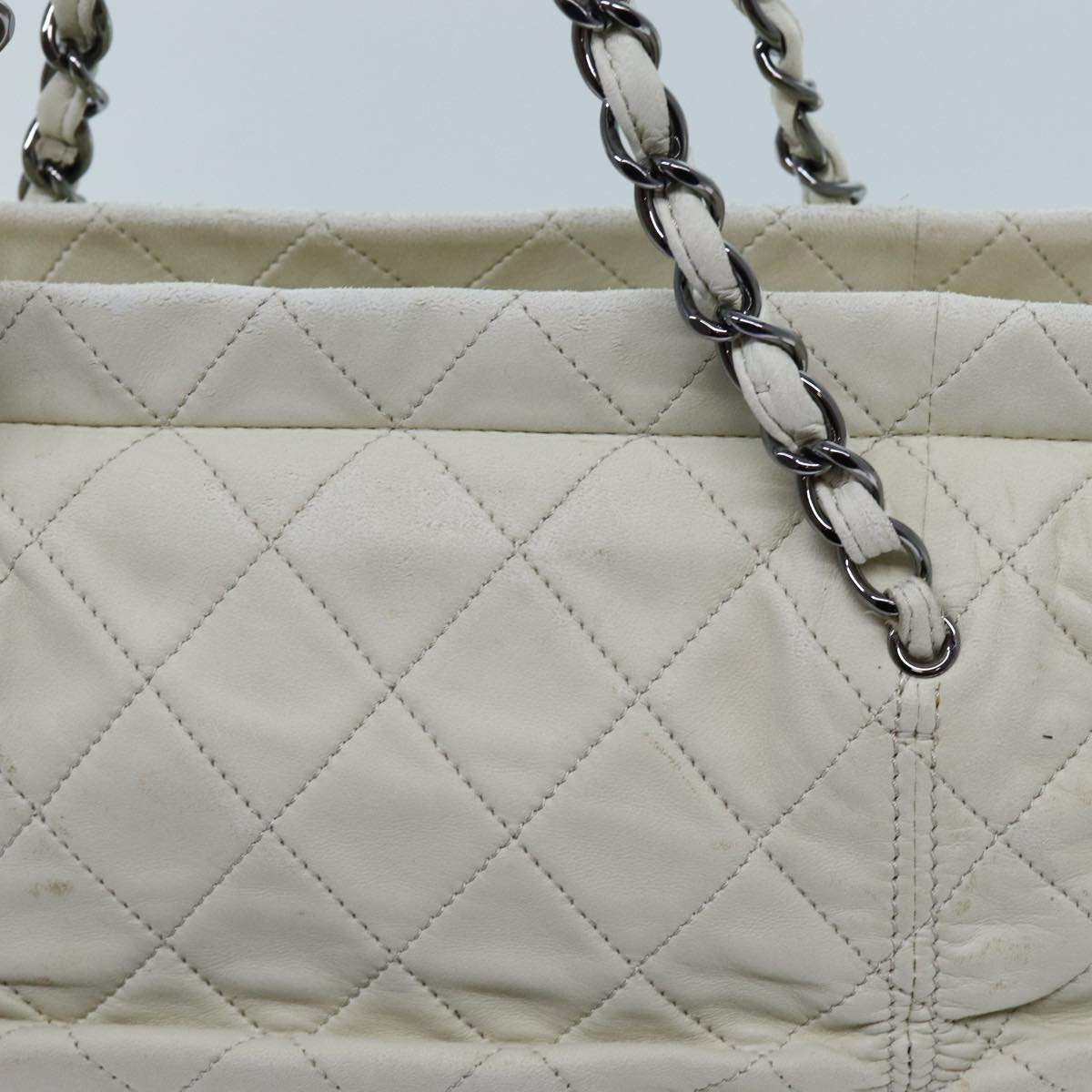 CHANEL Matelasse Chain Shoulder Bag Lamb Skin White CC Auth hk1197