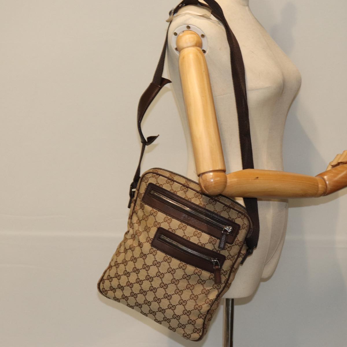 GUCCI GG Canvas Shoulder Bag Beige 92551 Auth hk1276