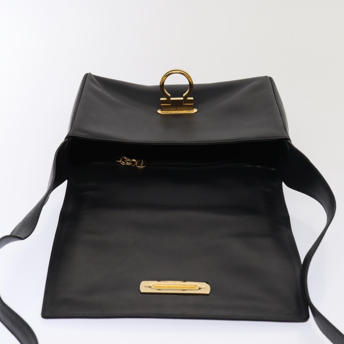 Salvatore Ferragamo Gancini Shoulder Bag Leather Black Auth hk1453