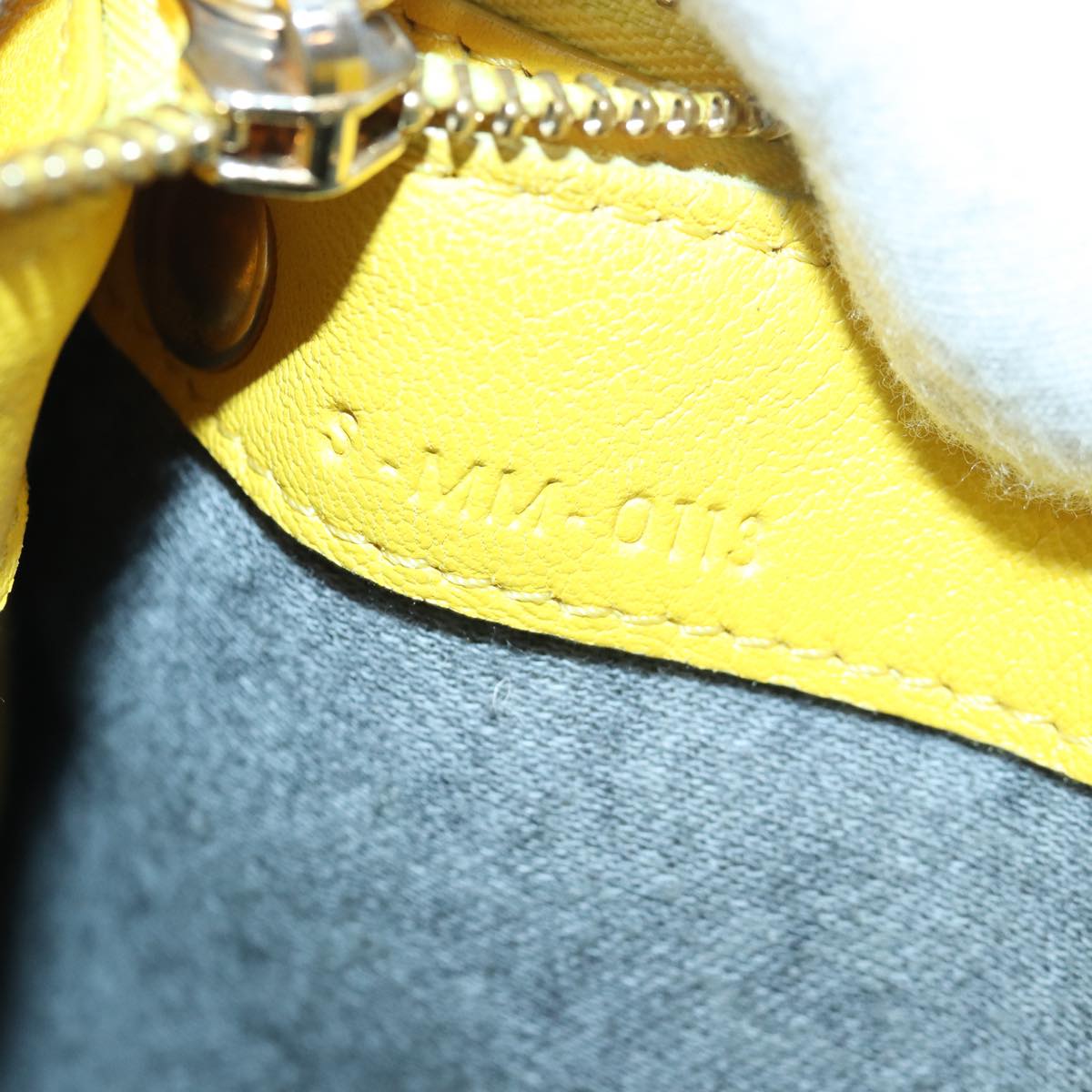 CELINE Trio Shoulder Bag Leather Yellow Auth hk1472