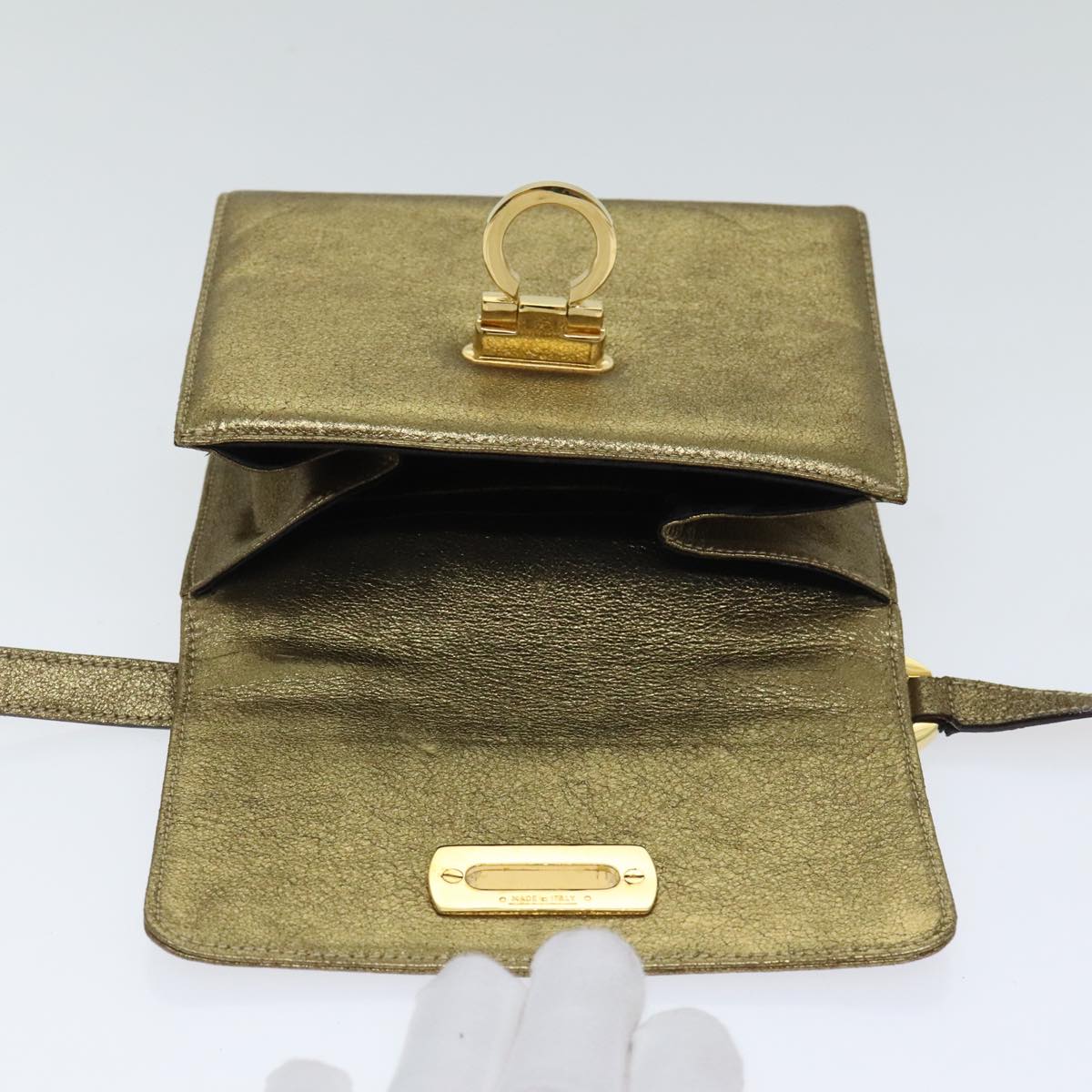 Salvatore Ferragamo Gancini Shoulder Bag Leather Gold Auth hk1653