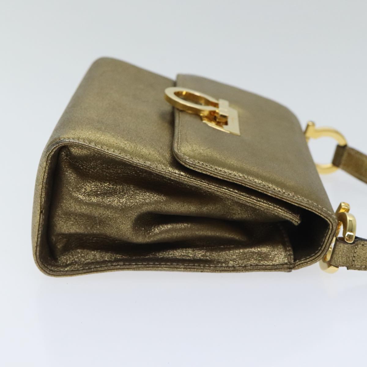 Salvatore Ferragamo Gancini Shoulder Bag Leather Gold Auth hk1653