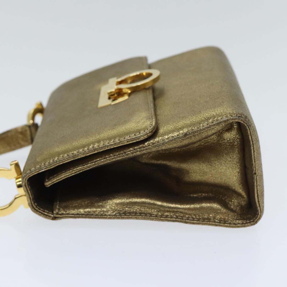 Salvatore Ferragamo Gancini Shoulder Bag Leather Gold Auth hk1653