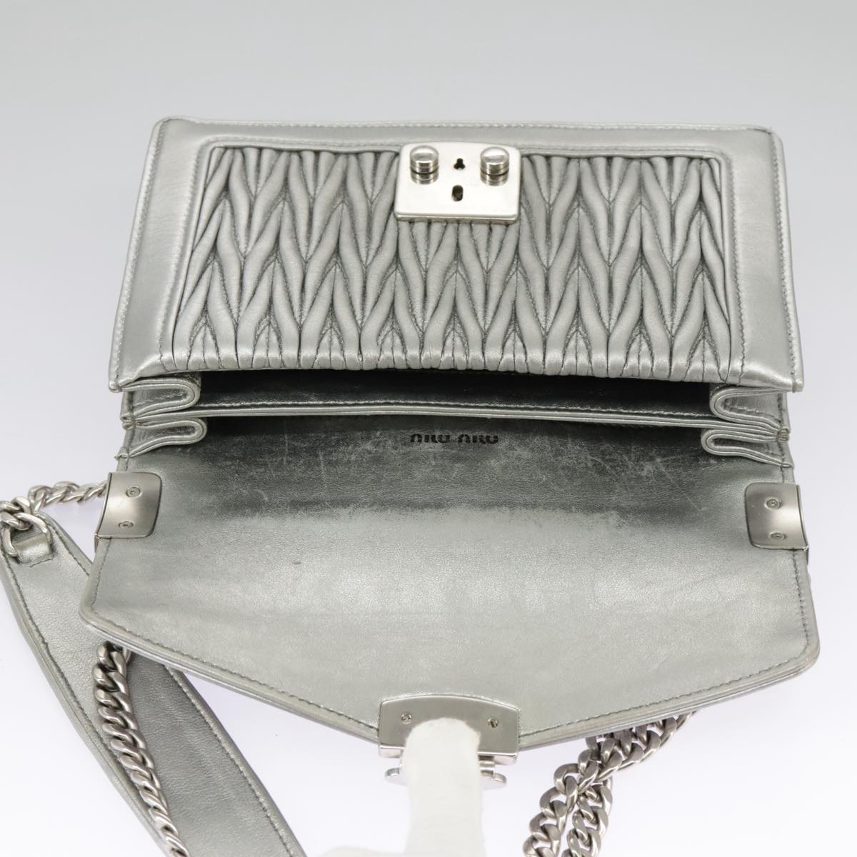 Miu Miu Matelasse Chain Shoulder Bag Leather Silver Auth hk1730