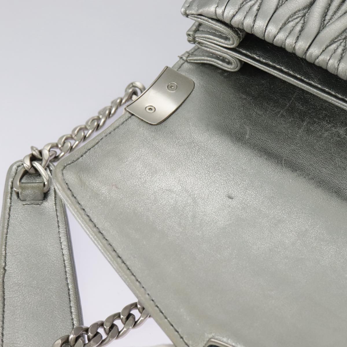 Miu Miu Matelasse Chain Shoulder Bag Leather Silver Auth hk1730