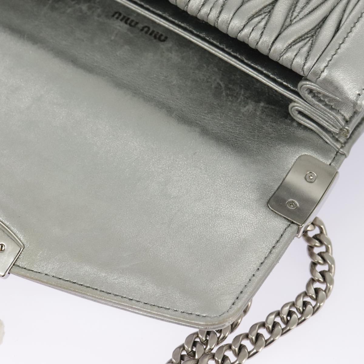 Miu Miu Matelasse Chain Shoulder Bag Leather Silver Auth hk1730