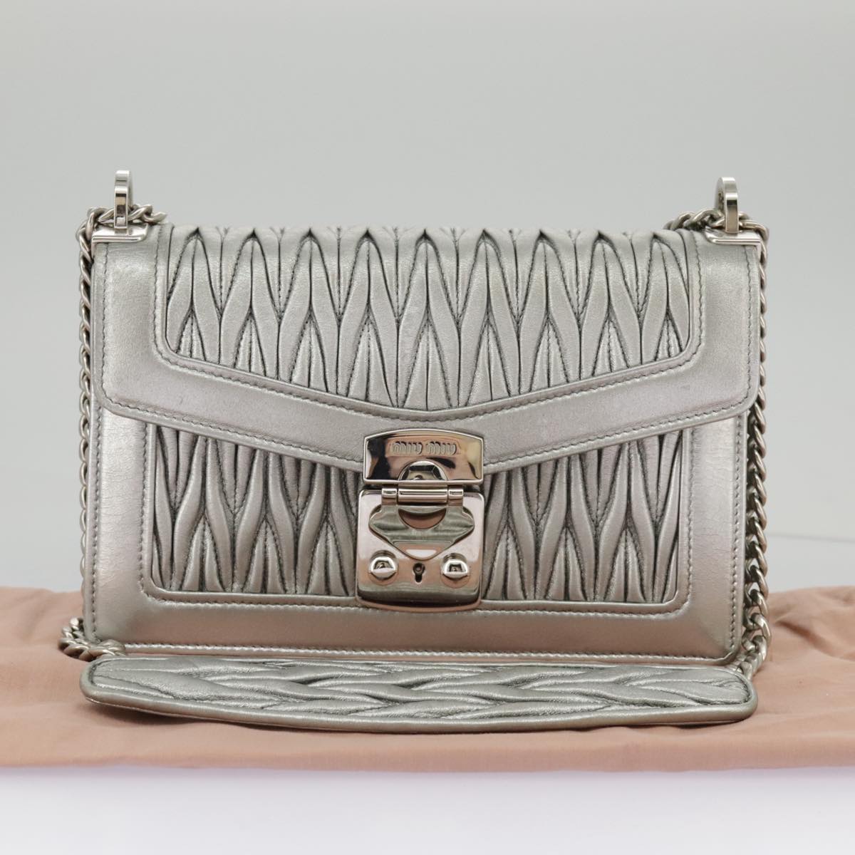 Miu Miu Matelasse Chain Shoulder Bag Leather Silver Auth hk1730