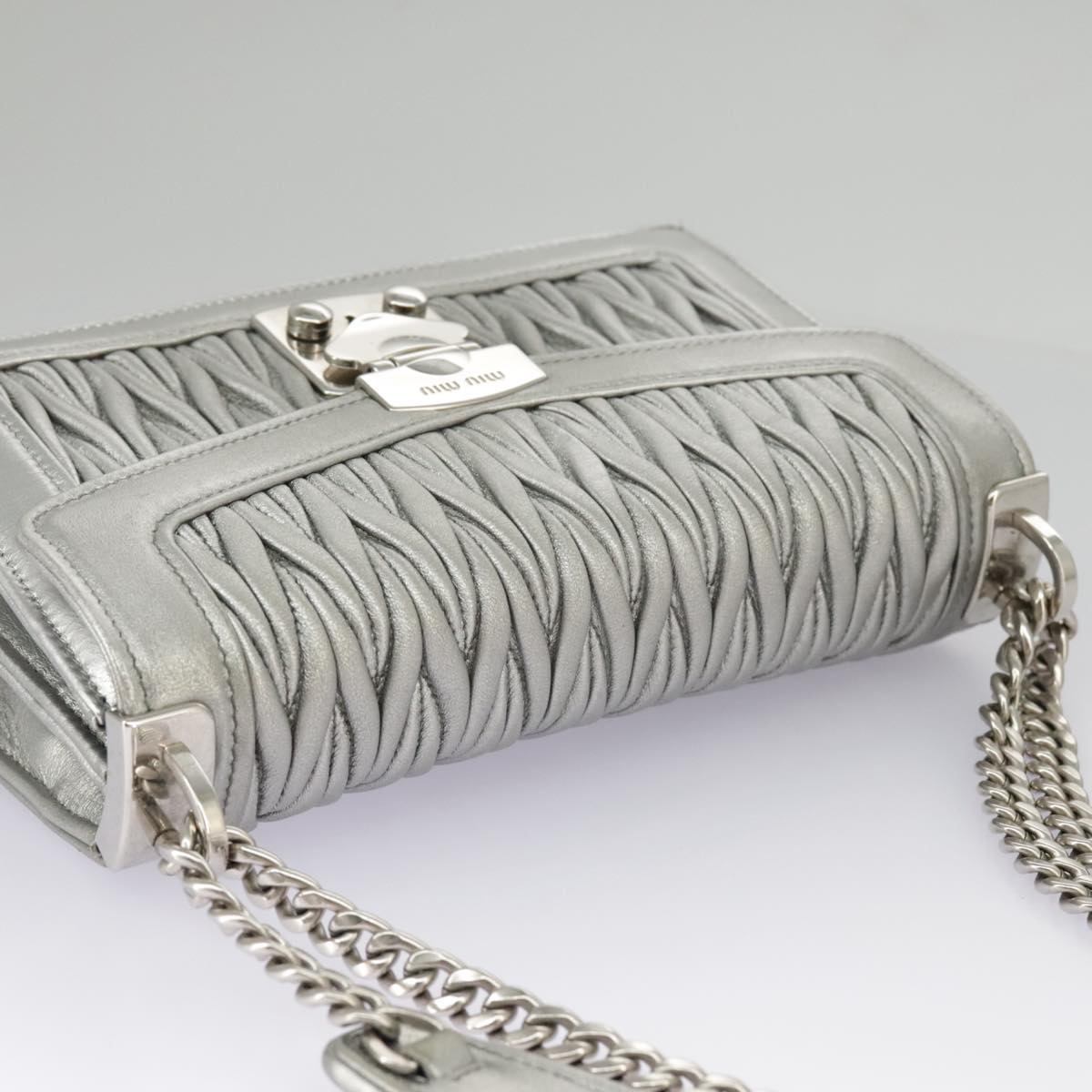 Miu Miu Matelasse Chain Shoulder Bag Leather Silver Auth hk1730