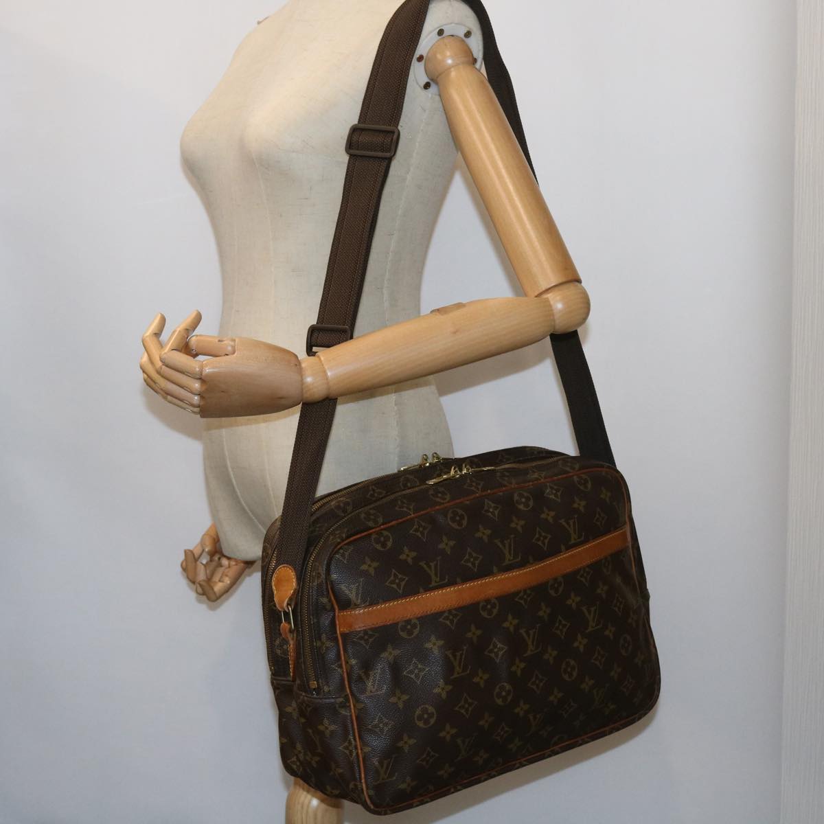 LOUIS VUITTON Monogram Reporter GM Shoulder Bag M45252 LV Auth hk885