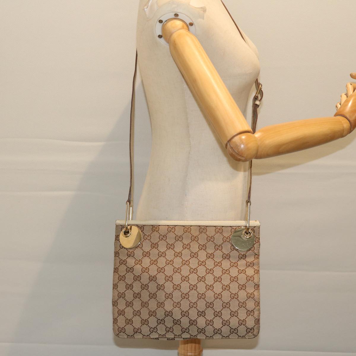 GUCCI GG Canvas Shoulder Bag Beige 120841 Auth hk939