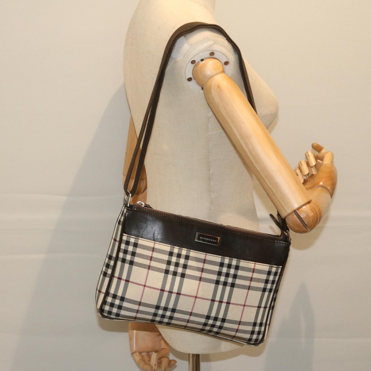 BURBERRY Nova Check Shoulder Bag Nylon Beige Auth hk954