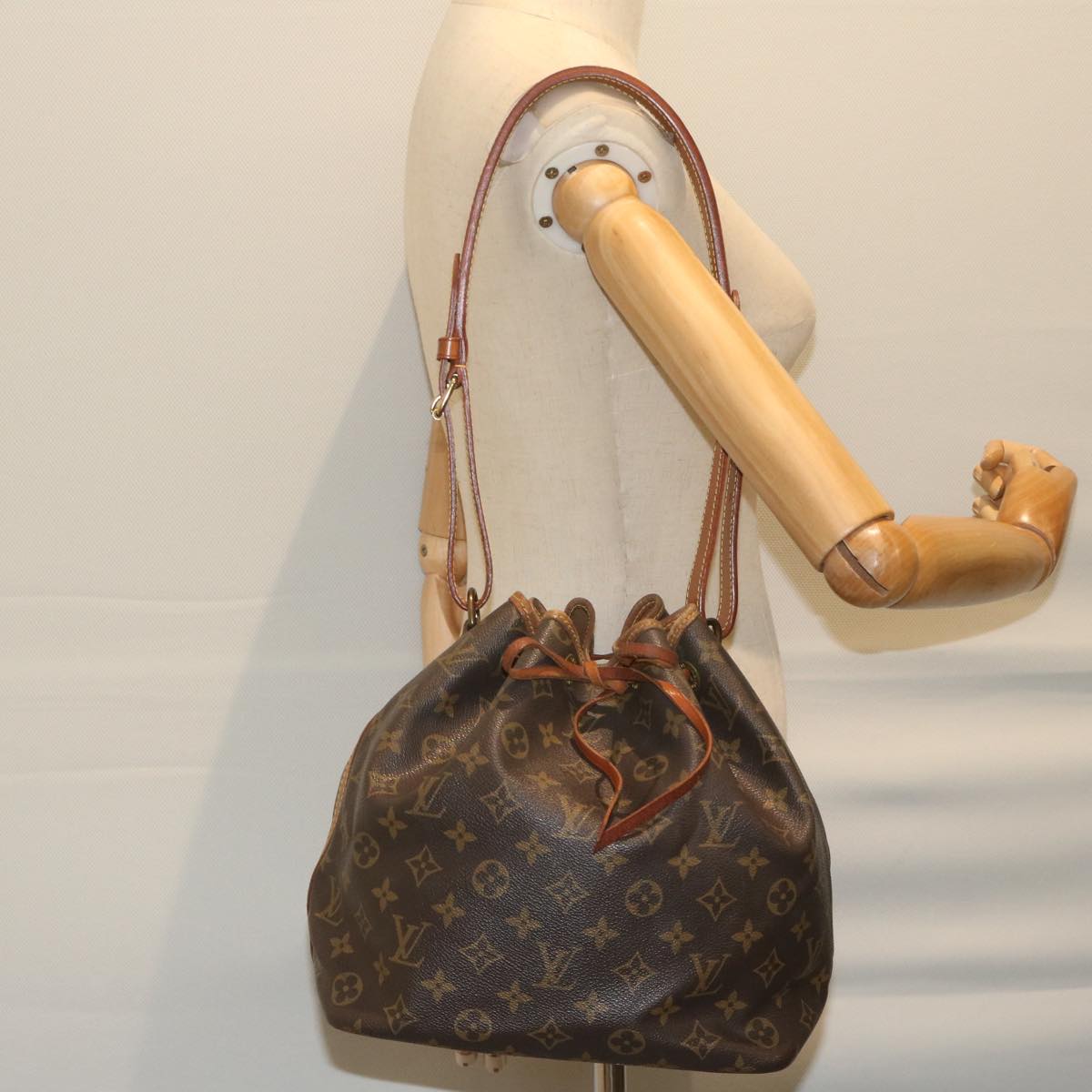 LOUIS VUITTON Monogram Petit Noe Shoulder Bag M42226 LV Auth hk986