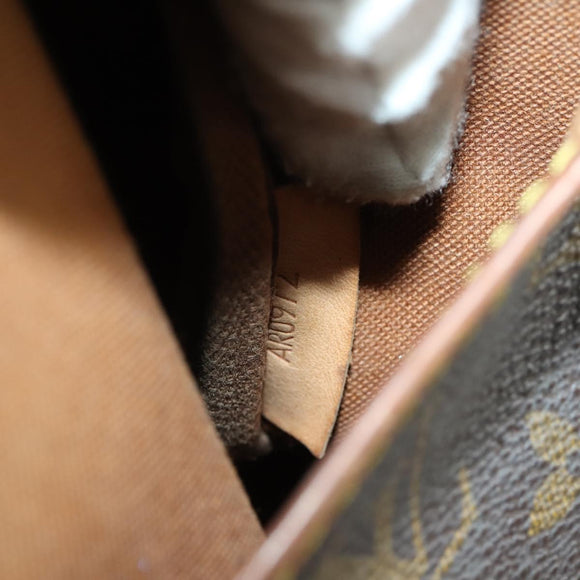 LOUIS VUITTON Monogram Saumur 30 Shoulder Bag M42256 LV Auth ka1380