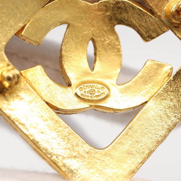 CHANEL Brooch metal Gold CC Auth ka1724V