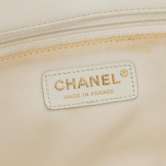 CHANEL Chain Boy Chanel Shoulder Bag Leather White Gold CC Auth ka4428V