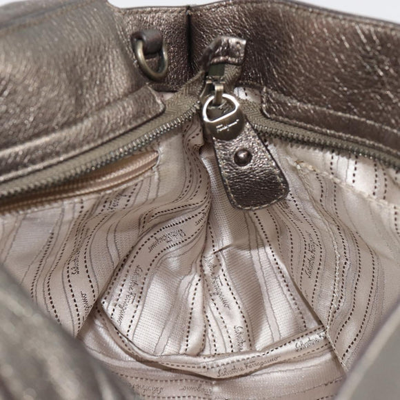 Salvatore Ferragamo Gancini Handtasche Leder Silber Auth ka4466