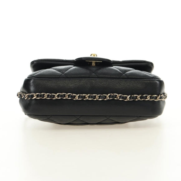CHANEL Matelassé Perlenketten-Schultertasche Lammleder Schwarz Gold CC Auth ka4643M