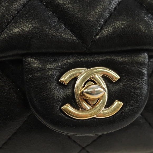CHANEL Matelassé Perlenketten-Schultertasche Lammleder Schwarz Gold CC Auth ka4643M
