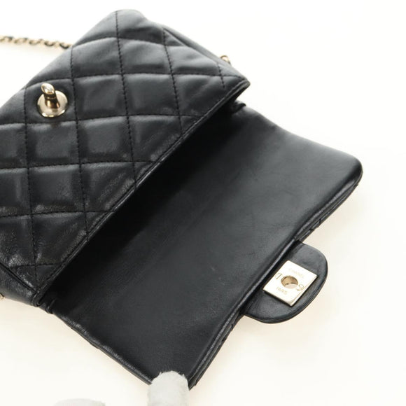 CHANEL Matelassé Perlenketten-Schultertasche Lammleder Schwarz Gold CC Auth ka4643M