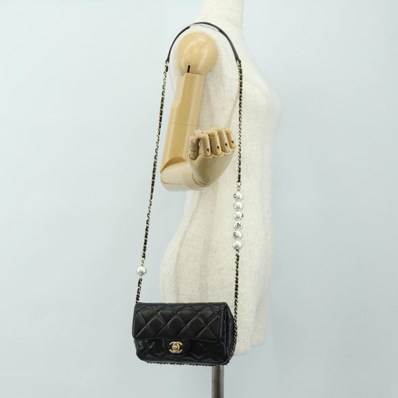 CHANEL Matelassé Perlenketten-Schultertasche Lammleder Schwarz Gold CC Auth ka4643M