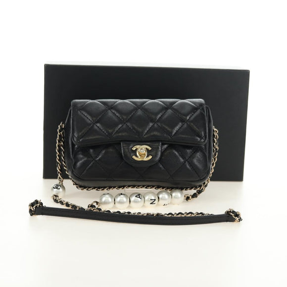 CHANEL Matelassé Perlenketten-Schultertasche Lammleder Schwarz Gold CC Auth ka4643M