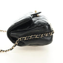 CHANEL Matelassé Perlenketten-Schultertasche Lammleder Schwarz Gold CC Auth ka4643M-4