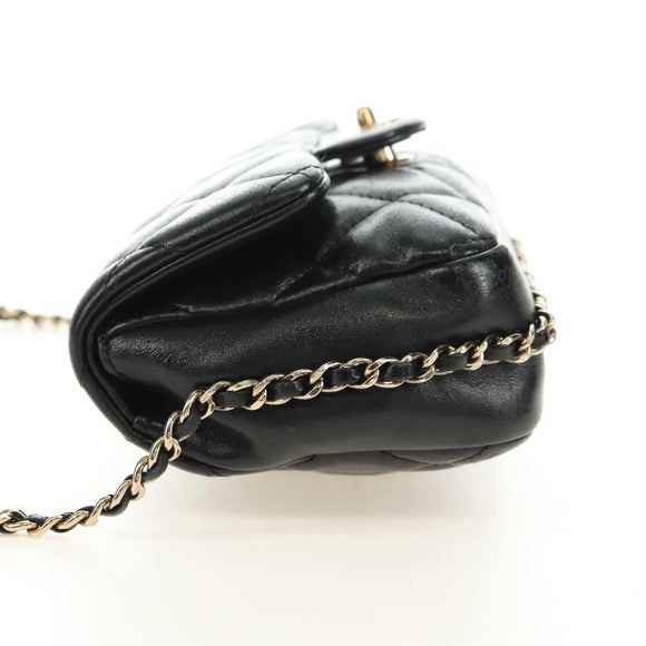 CHANEL Matelassé Perlenketten-Schultertasche Lammleder Schwarz Gold CC Auth ka4643M