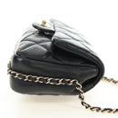 CHANEL Matelassé Perlenketten-Schultertasche Lammleder Schwarz Gold CC Auth ka4643M-5