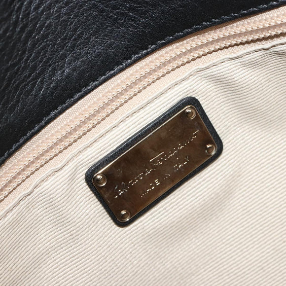 Salvatore Ferragamo Shoulder Bag Patent leather Black Silver Auth ka4653