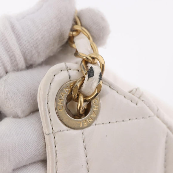 CHANEL Matelasse Chain Shoulder Bag Patent leather White Gold CC Auth ka4897SAM