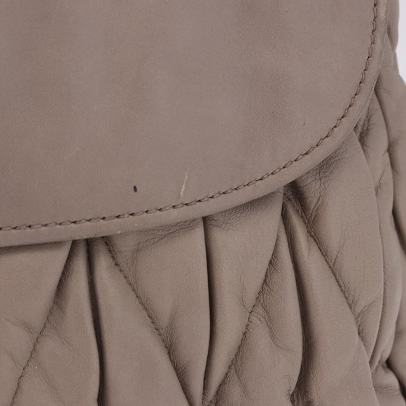 Miu Miu Matelasse Chain Shoulder Bag Leather Beige Silver Auth ka6124M