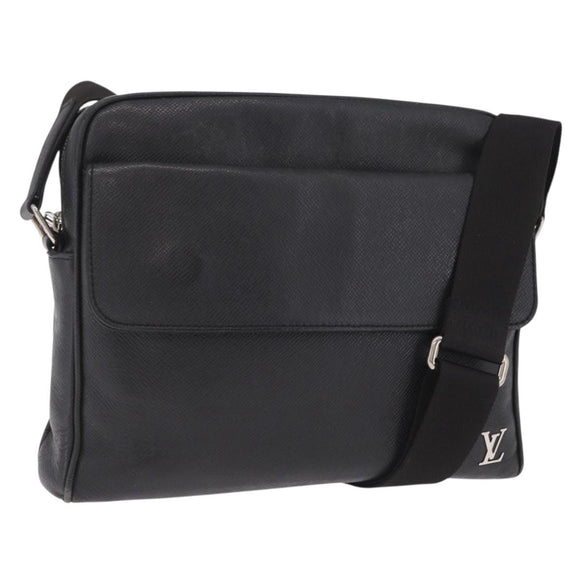 LOUIS VUITTON Taiga Alex Messenger Bag Black Noir M30260 LV Auth ka7133A