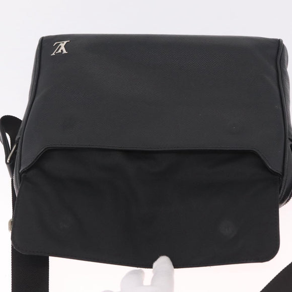 LOUIS VUITTON Taiga Alex Messenger Bag Black Noir M30260 LV Auth ka7133A
