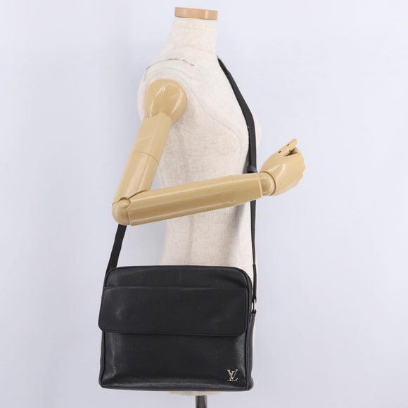 LOUIS VUITTON Taiga Alex Messenger Bag Black Noir M30260 LV Auth ka7133A