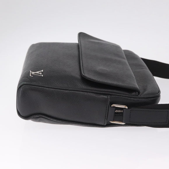 LOUIS VUITTON Taiga Alex Messenger Bag Black Noir M30260 LV Auth ka7133A