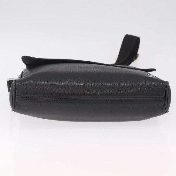 LOUIS VUITTON Taiga Alex Messenger Bag Black Noir M30260 LV Auth ka7133A