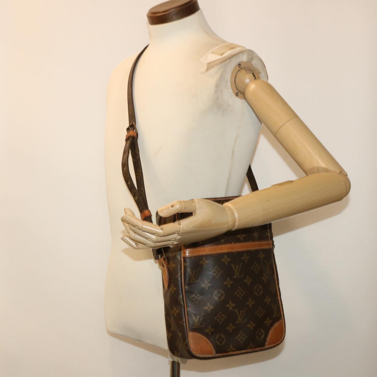 LOUIS VUITTON Monogram Danube MM Shoulder Bag M45264 LV Auth ki3267