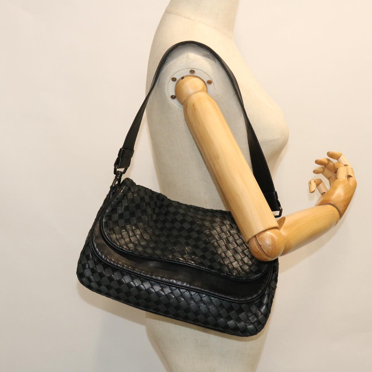 BOTTEGA VENETA INTRECCIATO Shoulder Bag Leather Black Auth ki3312