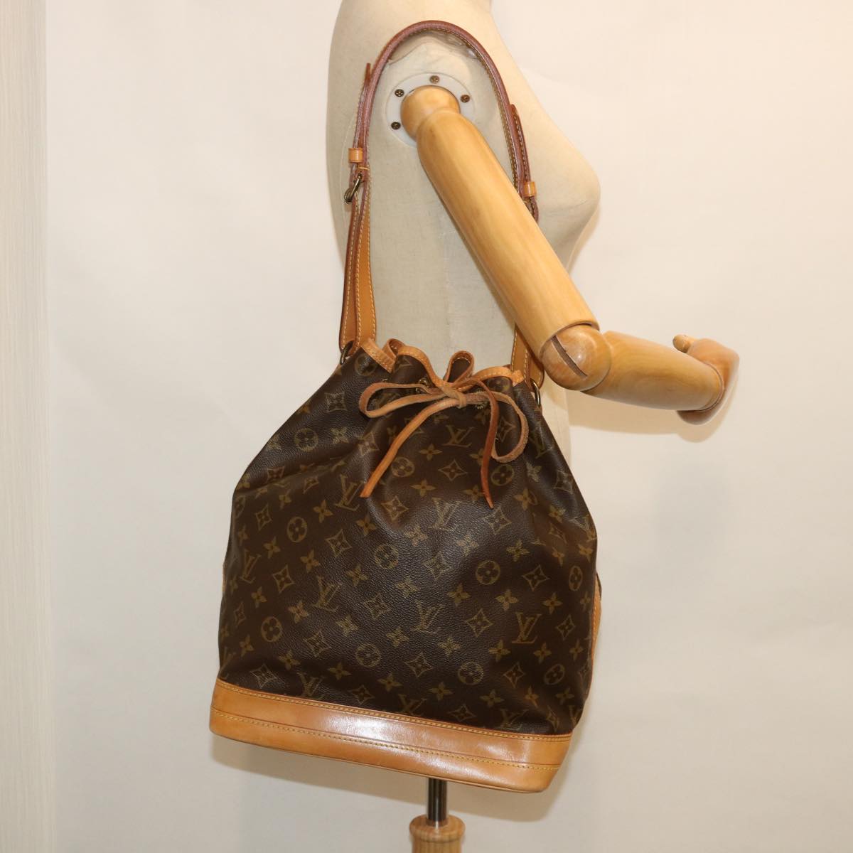 LOUIS VUITTON Monogram Noe Shoulder Bag M42224 LV Auth ki3324