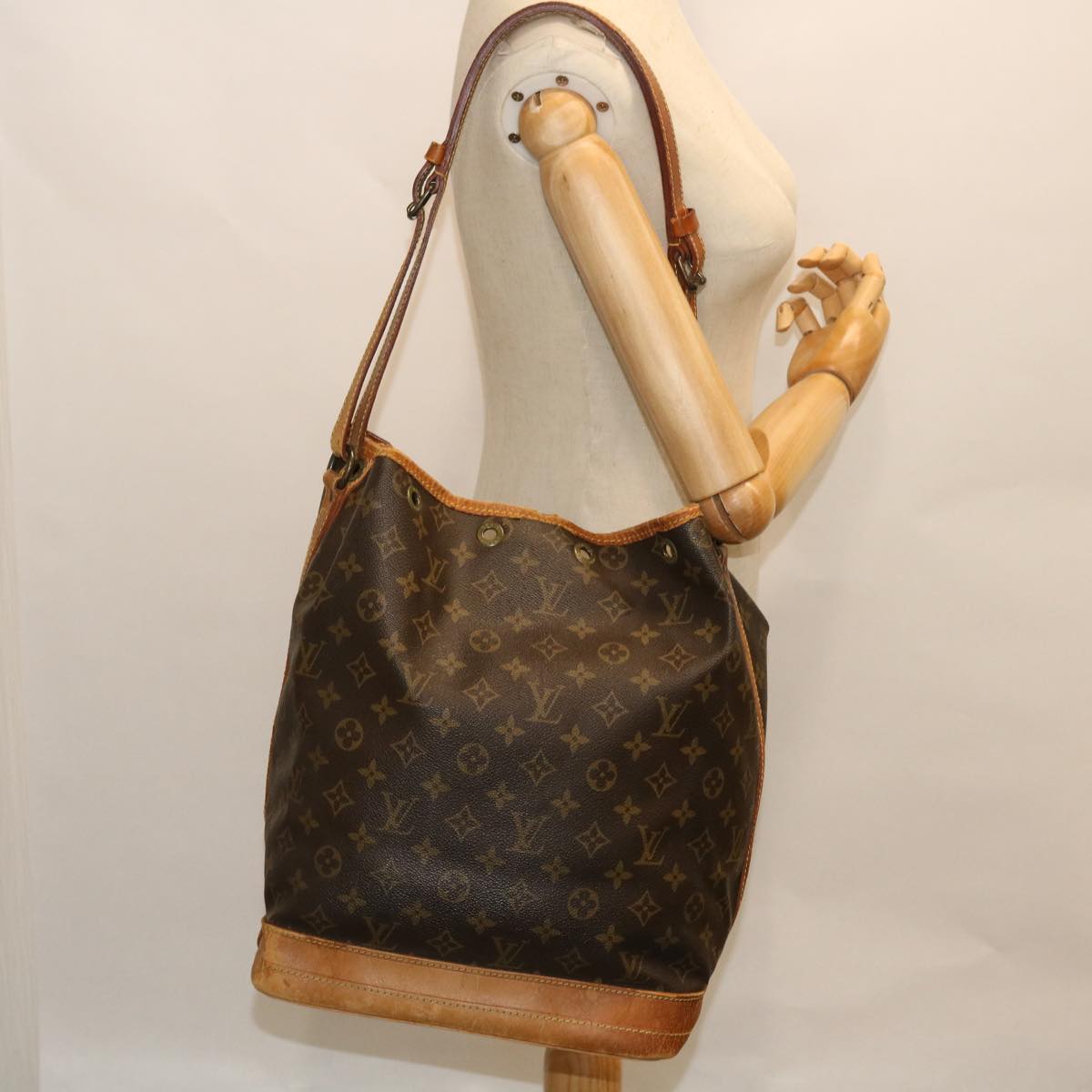 LOUIS VUITTON Monogram Noe Shoulder Bag M42224 LV Auth ki3356