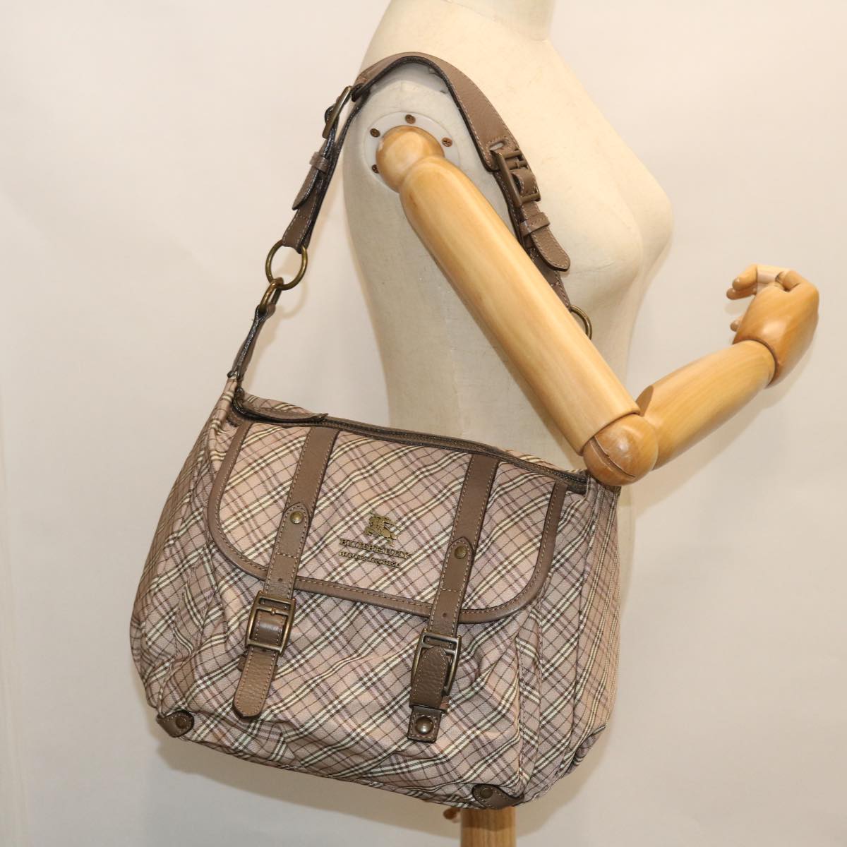 BURBERRY Nova Check Blue Label Shoulder Bag Canvas Beige Pink Auth ki3415