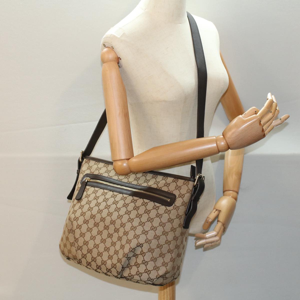 GUCCI GG Canvas Shoulder Bag Beige 388930 Auth ki3436