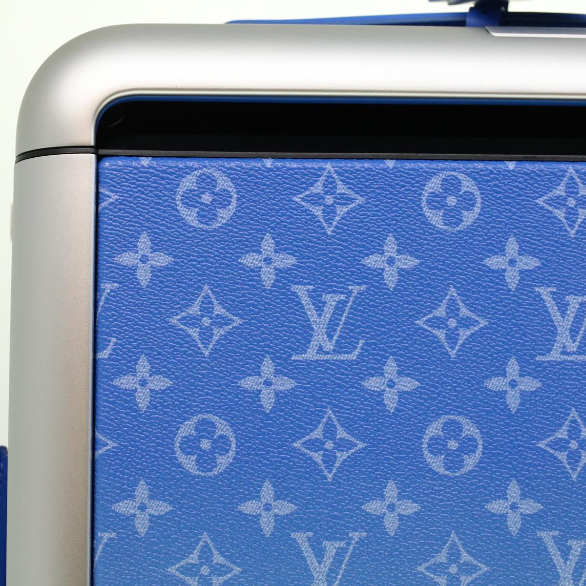 LOUIS VUITTON Monogram Clouds Horizon 55 Suitcase Blue M20411 LV Auth ki3461A